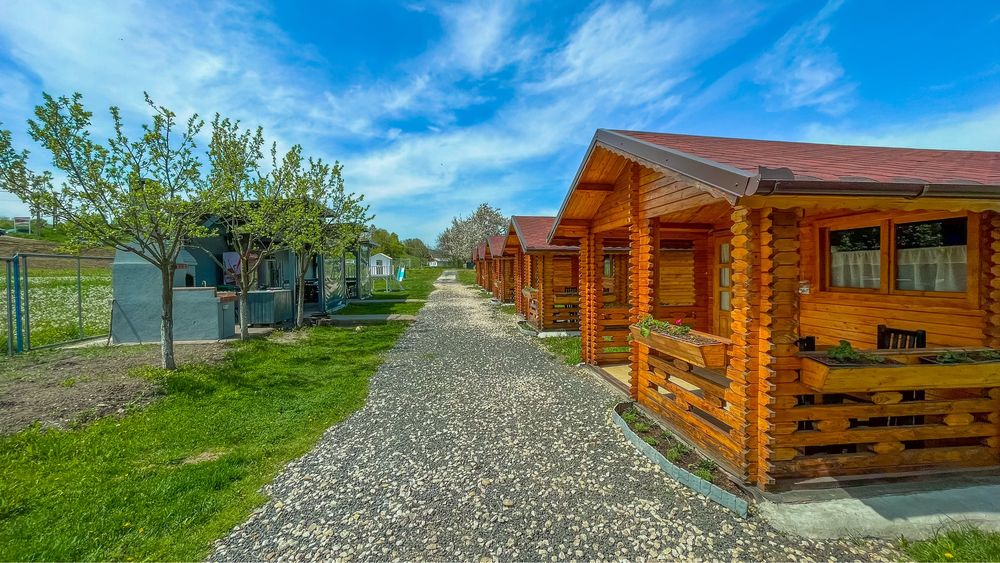 Complex turistic cabane – 27 locuri • piscină • teren 3.000 mp