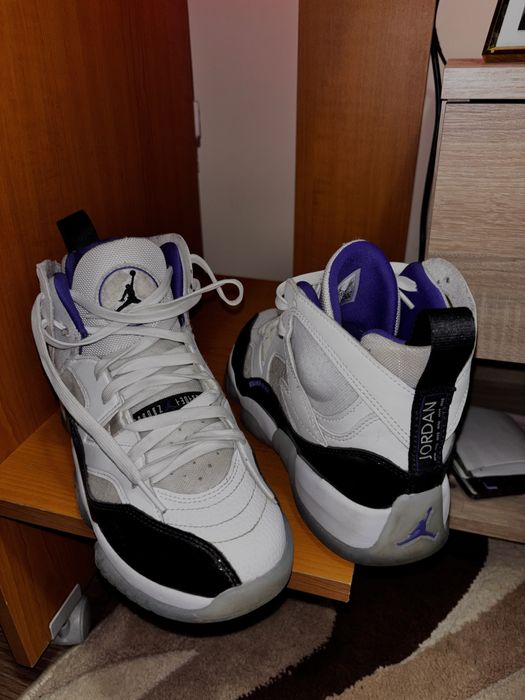 Jordand Jumpman Two Trey