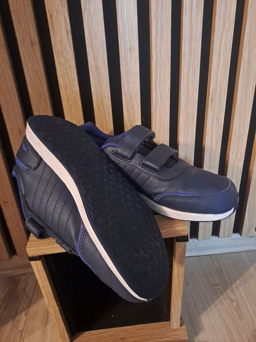 Adidași copiii albastri