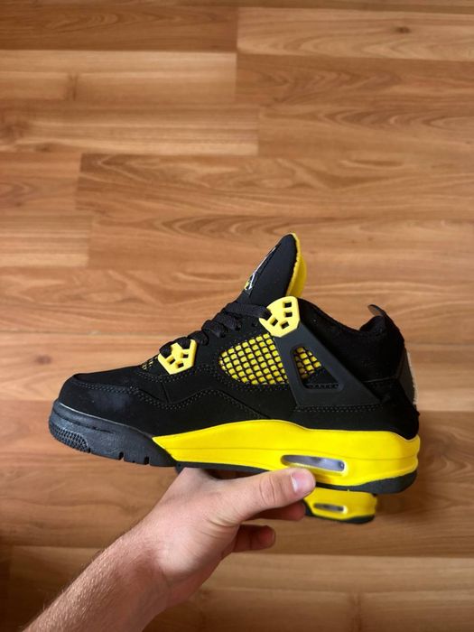 Sneakers Jordan4 cu eticheta (nu Nike, Gucci, Adidas, Balenciaga)