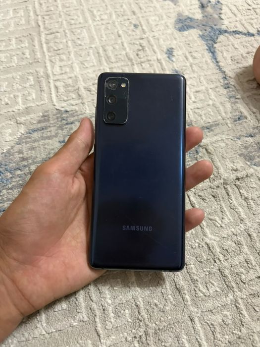 Samsung s20FE хорошем состоянии