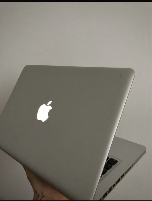 Mac Book Pro Mid