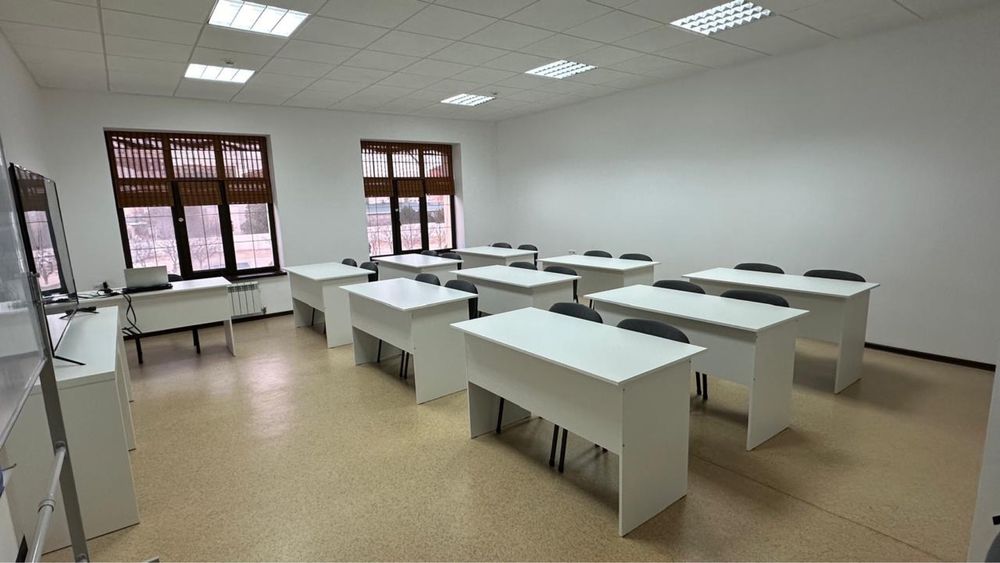 Продаются офисные столы, стулья недорого