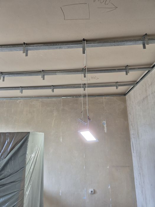 Предлагаме Качественни ремонтни дейности. 
Шпакловки, боядисване, подо