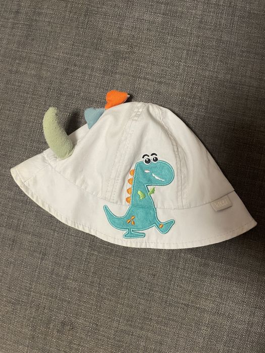 Слънчеви очила, пояс, шапка и басейн за дете до 1 година