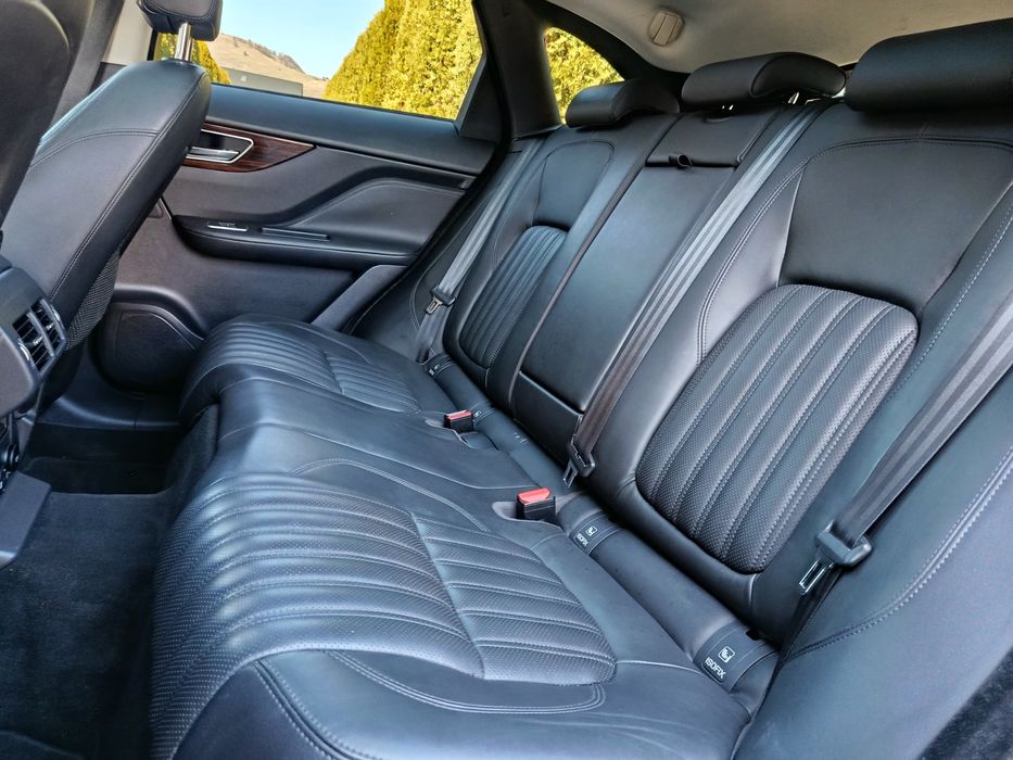 Jaguar F Pace 2.5 Portofolii AWD 240 Cp