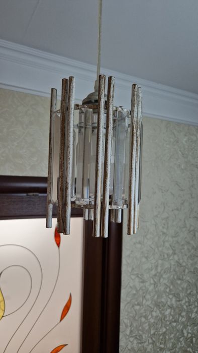 Продам две люстры