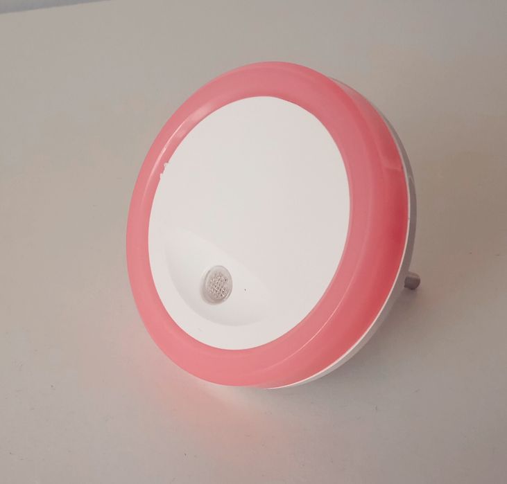 Lumina de veghe. Consuma foarte puțin, perfect pentru copii ce nu pot dormi.