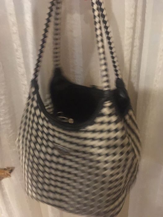 Чанта дамска кожена , бяло черна - голям размер