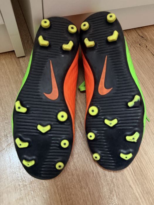 Vand ghete de fotbal pt copii marimea 35-36