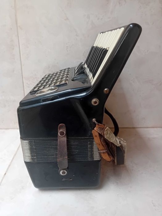 Акордеон Велтмайстер  (Weltmeister ) 40 баса