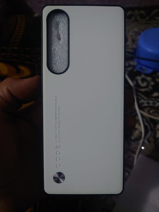 Sony Xperia uchun original g'ilof. Yangi.