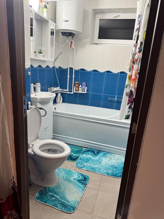 Vând apartament decomandat cu 3 camere cu suprafața utilă de 56,59 m.p și balcon de 3,42 m.p