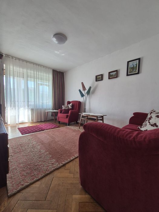 Închiriez apartament cu 2 camere