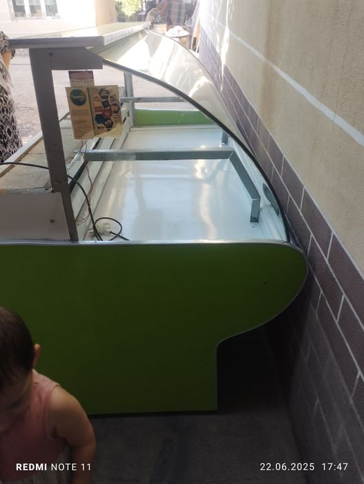 Vitrina xaladilnik ishlashi zoʻr frioni yaqinda quyilgan