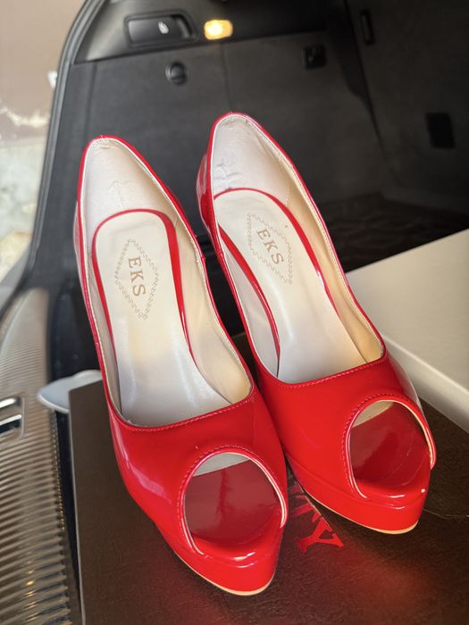 Елегантни обувки на ток LV