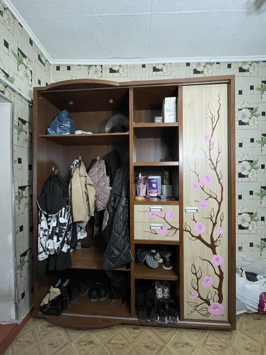 СРОЧНО продам стенку в прихожую !