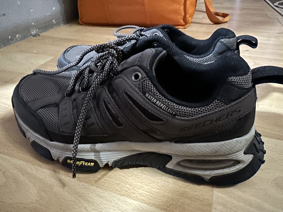 Vand adidasi skechers good year