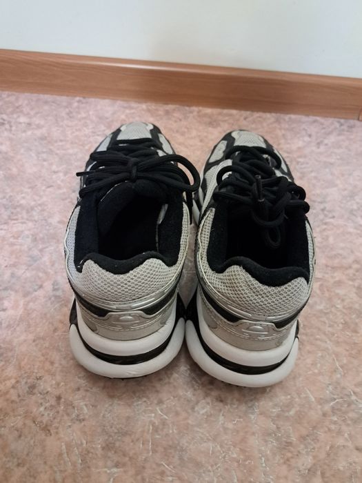 Продам кроссовки Lacoste