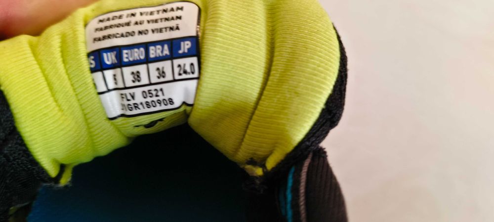 Mizuno Wave Ultima 9