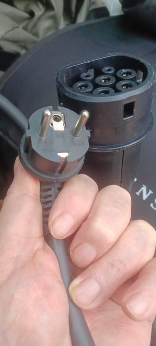 Vand statii pentru incarcare auto electrice