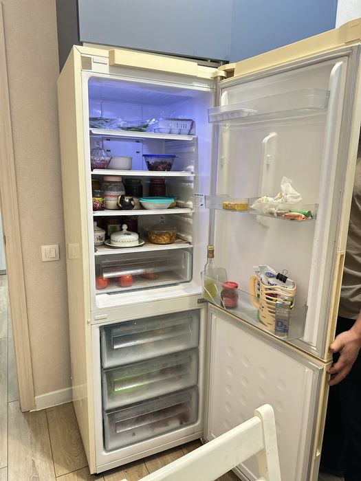 Продам холодилник Samsung