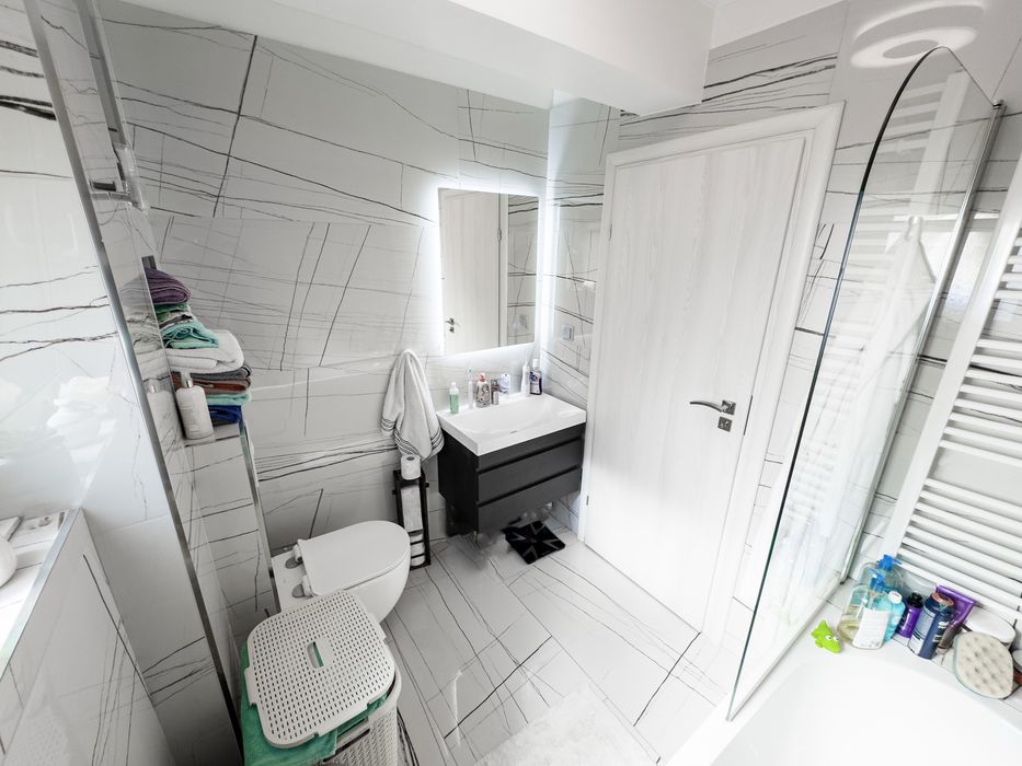 Vand apartament 3 camere cu gradina de 128 mp in zona vivo