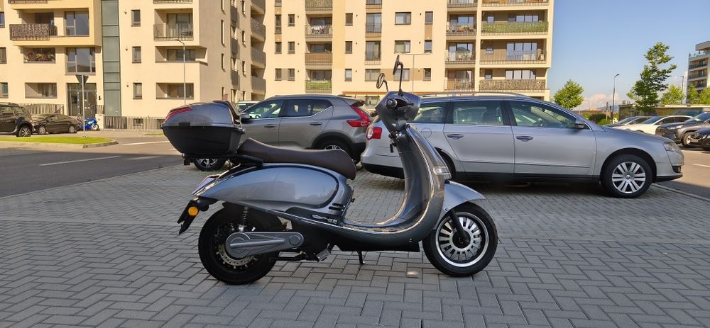 Scuter Electric SAKURA JS2A (An 2021) – Înmatriculat, Stare Excelentă, 1863 Mile (cca. 3000 km)