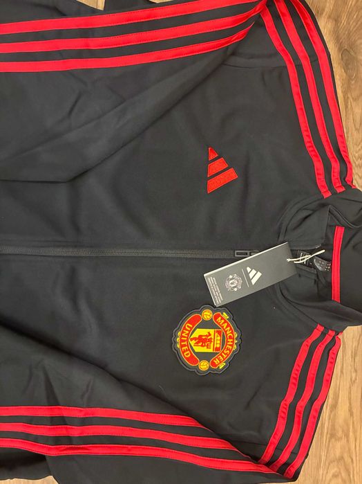 Нови оригинални екипи и горнища на Манчестър Юнайтед