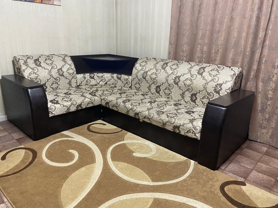 Диван угловой, раздвижной.