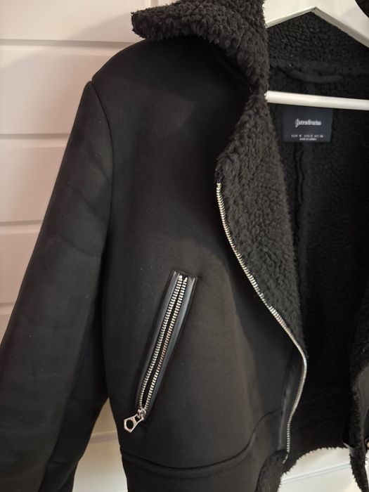 Велурено късо яке - Stradivarius