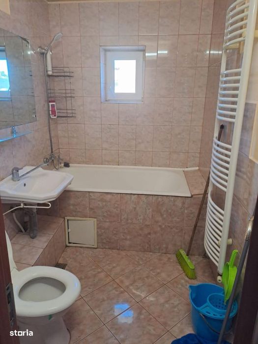 Apartament 3 camere 67 mp, etajul 4/5, zona Bradet