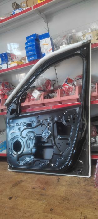 Дверь передний правый на Ларгус