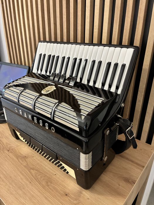 Acordeon Weltmeister SeperatoStandard cu 96 basi