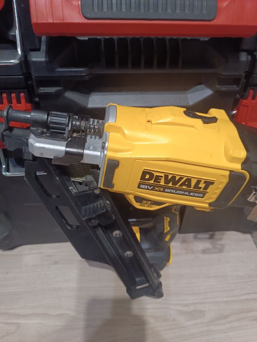 DeWalt DCN 930 такер  за пирони