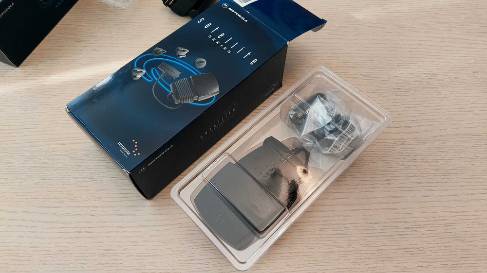 Motorola 9500 Iridium - Сателитен и GSM телефон 2в1