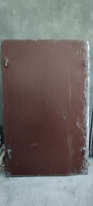 Металлическая дверь