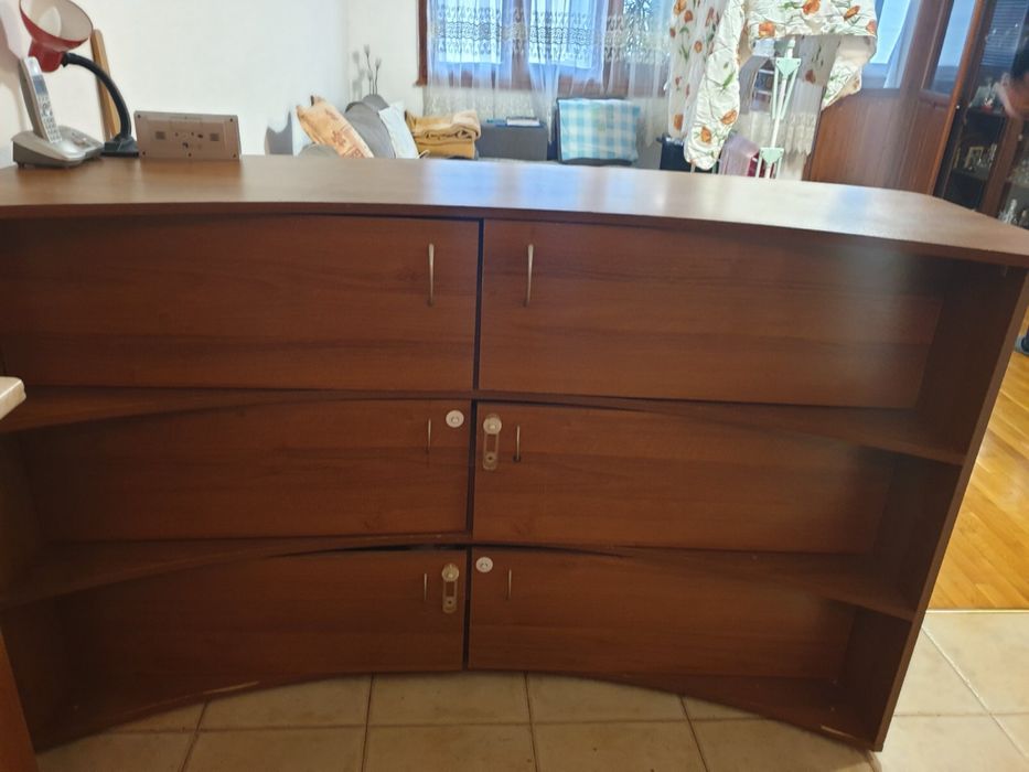 Барплот дървен с вратички