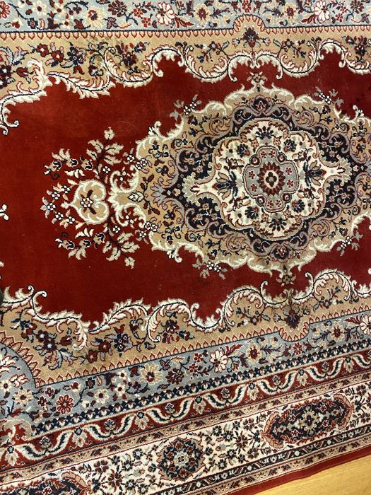 Голям персийски килим изтъкан от вълна