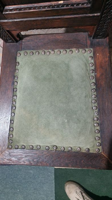 Scaun vechi din lemn masiv stil neo românesc