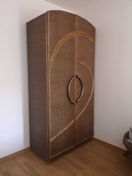 Продавам гардероб с естествен ратан