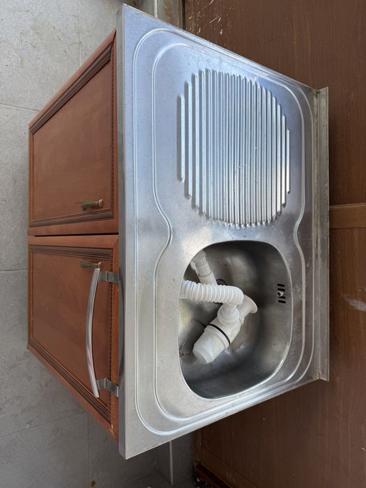 Кухненски шкаф с неръждаема мивка