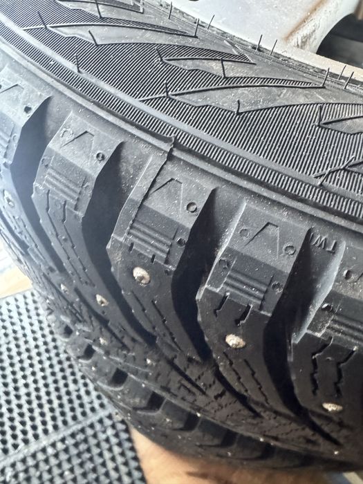 Продам комплект колес 5*120