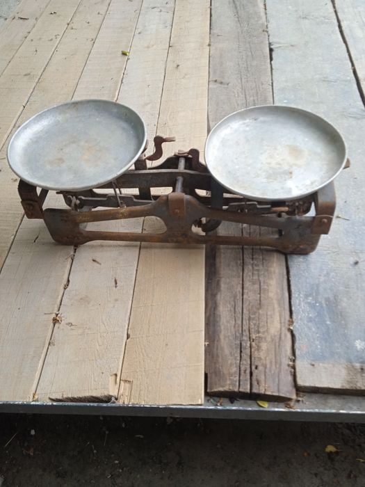 Продаётся весы антиквариат без камней цена 400000сум