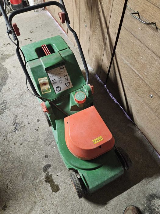 Masina de tuns iarba