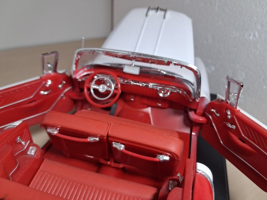 Oldsmobile scara 1:18 welly