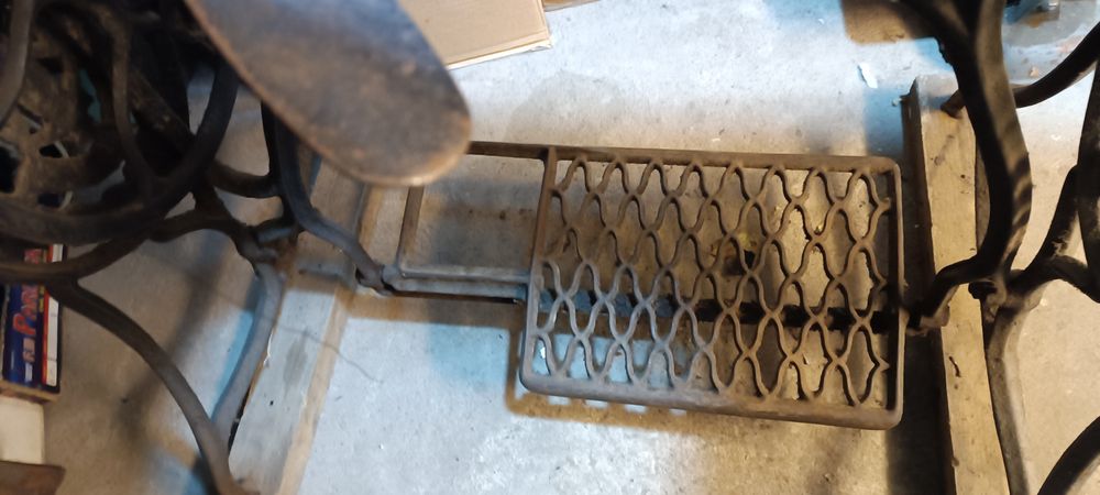 Mașina de  cusut Singer pentru marochinărie