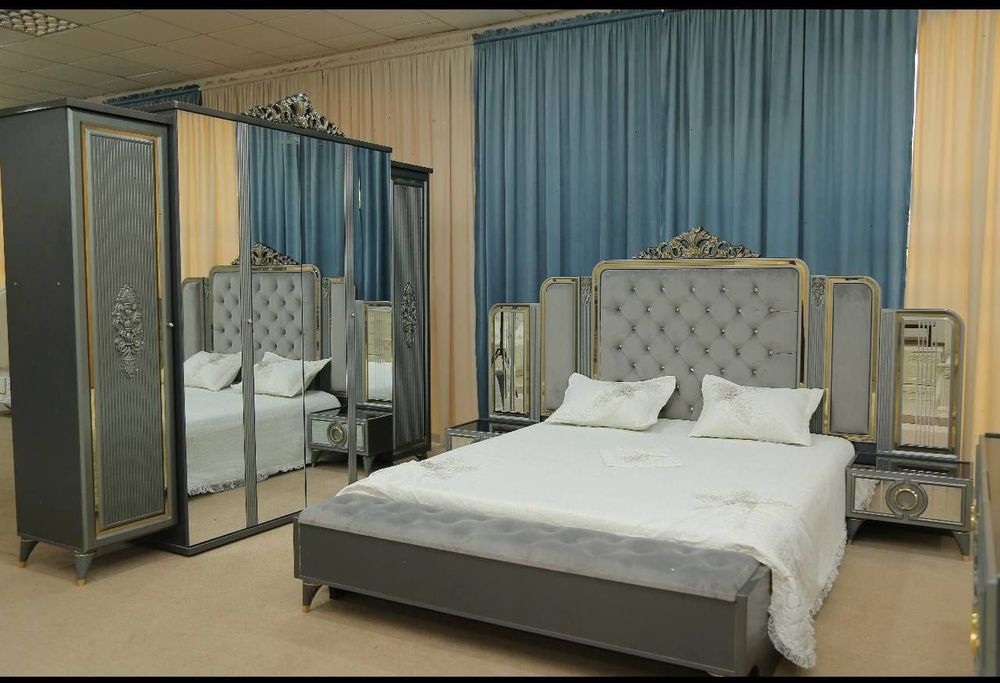 Спални гарнитурлар сотилади.