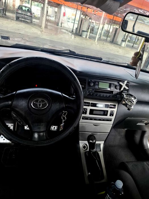 Toyota korolla автомобил