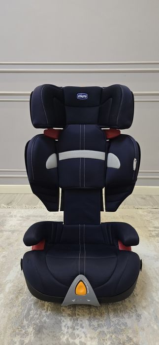 Автокресло Chicco isofix